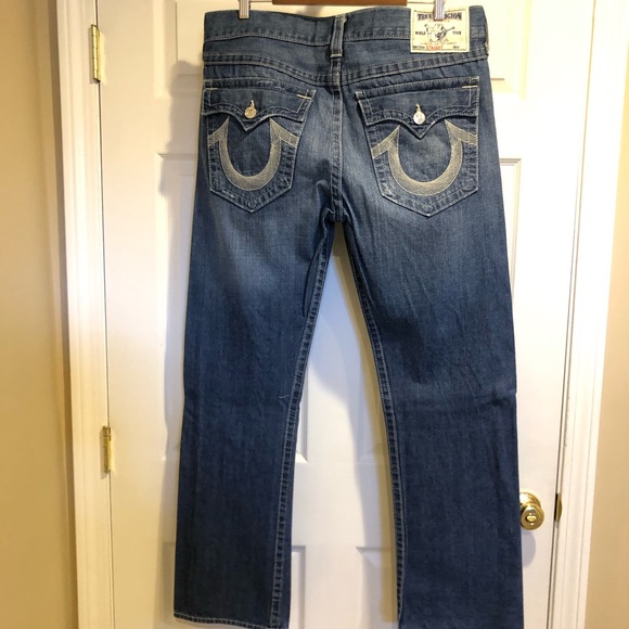 True Religion STRAIGHT leg light wash jeans - Picture 2 of 5